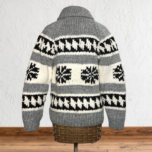 Vintage Handmade Cowichan Zip Up Sweater - Picture 3 of 17
